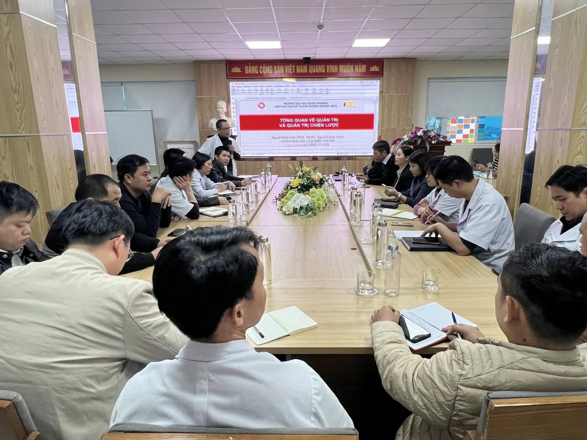 BUỔI KẾT THÚC CHƯƠNG TRÌNH ĐÀO TẠO 2025 “NÂNG CAO NĂNG LỰC QUẢN LÝ CỦA LÃNH ĐẠO CẤP TRUNG”