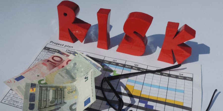 RỦI RO TÀI CHÍNH DOANH NGHIỆP: NHẬN DIỆN VÀ KIỂM SOÁT HIỆU QUẢ 4 Phương pháp đánh giá và quản lý rủi ro tài chính (Financial Risk) trong kinh doanh