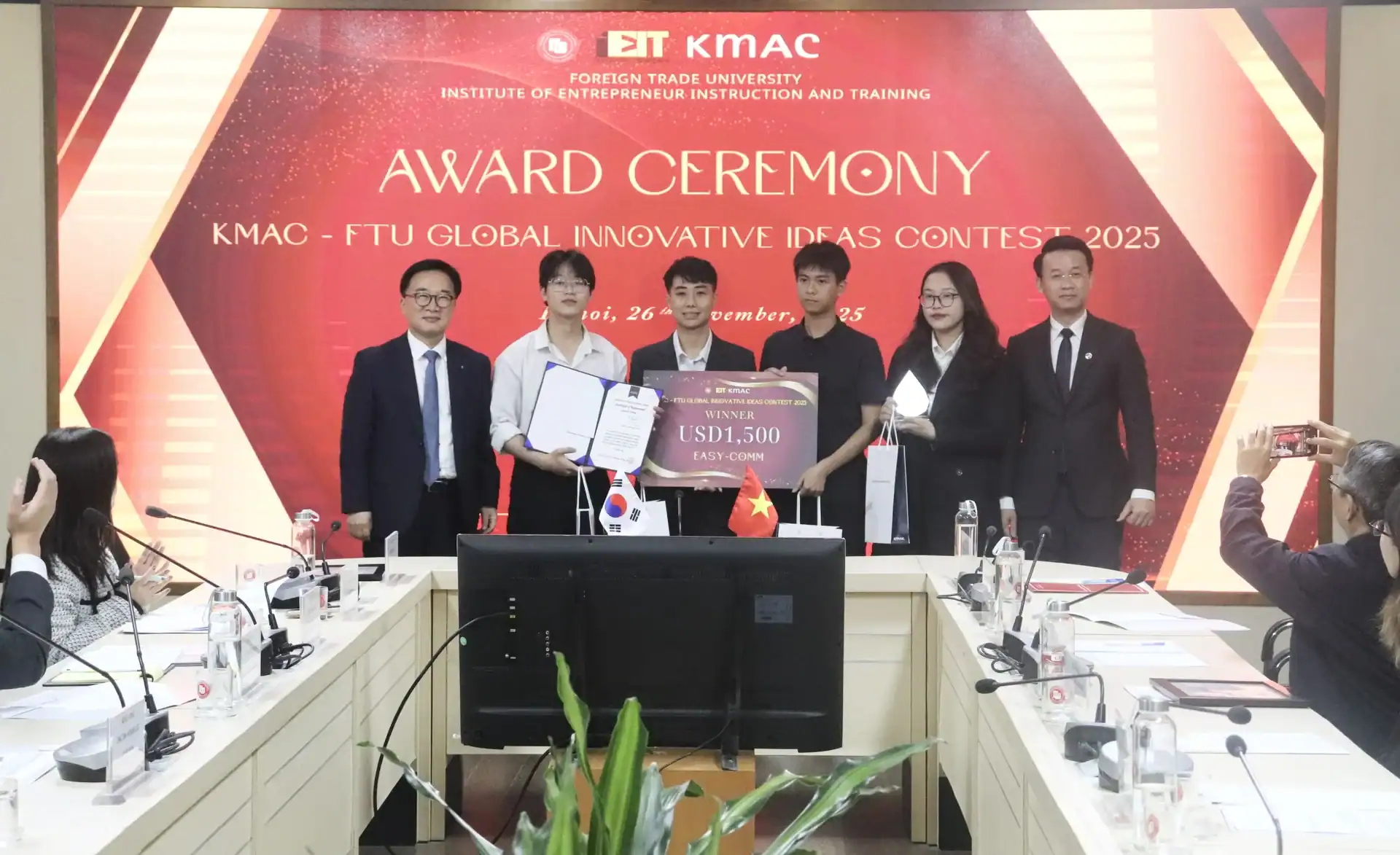 TỔNG KẾT LỄ TRAO GIẢI CUỘC THI “KMAC – FTU Ý TƯỞNG ĐỔI MỚI SÁNG TẠO TOÀN CẦU 2025”