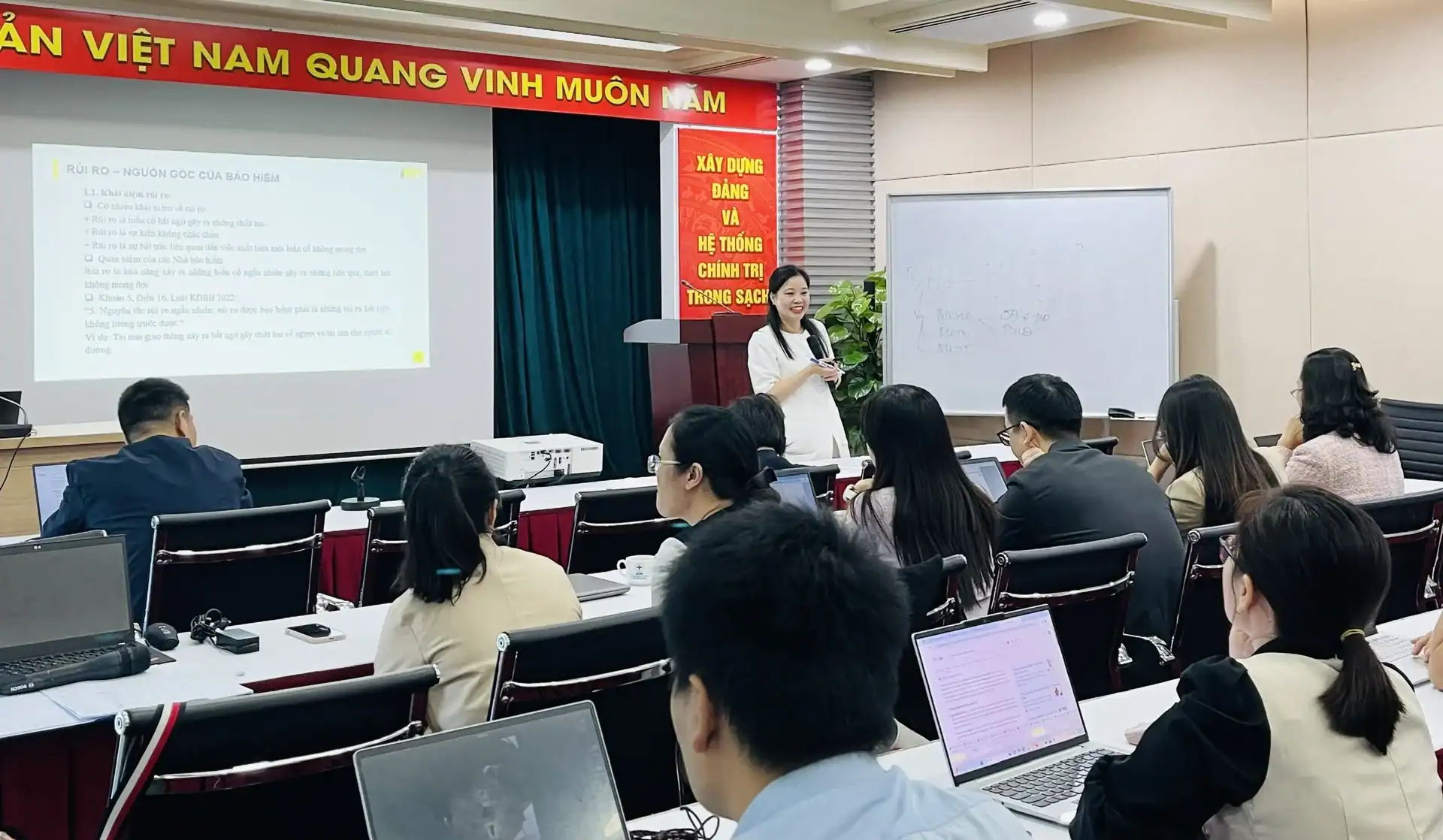 KHAI GIẢNG CHƯƠNG TRÌNH ĐÀO TẠO NGHIỆP VỤ BẢO HIỂM TÀI SẢN KỸ THUẬT TẠI TẬP ĐOÀN ĐIỆN LỰC VIỆT NAM – EVN