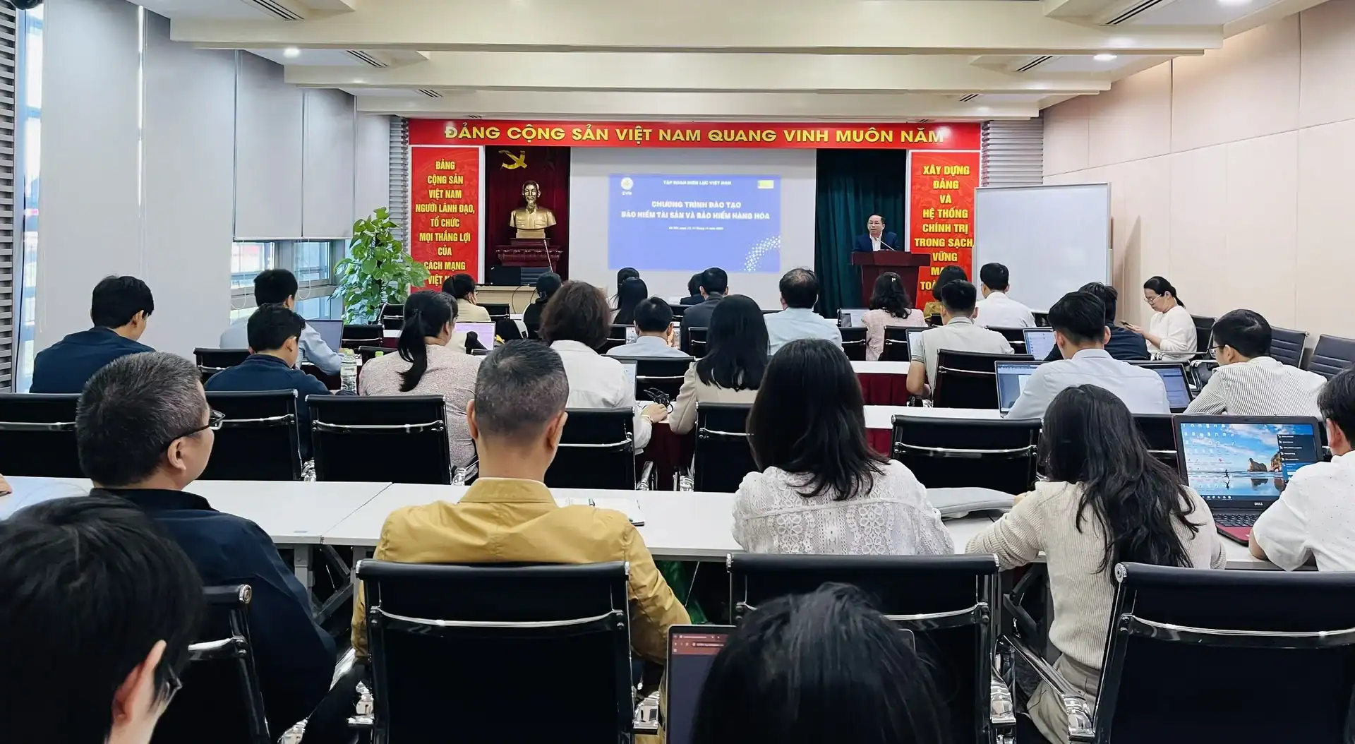 KHAI GIẢNG CHƯƠNG TRÌNH ĐÀO TẠO NGHIỆP VỤ BẢO HIỂM TÀI SẢN KỸ THUẬT TẠI TẬP ĐOÀN ĐIỆN LỰC VIỆT NAM – EVN