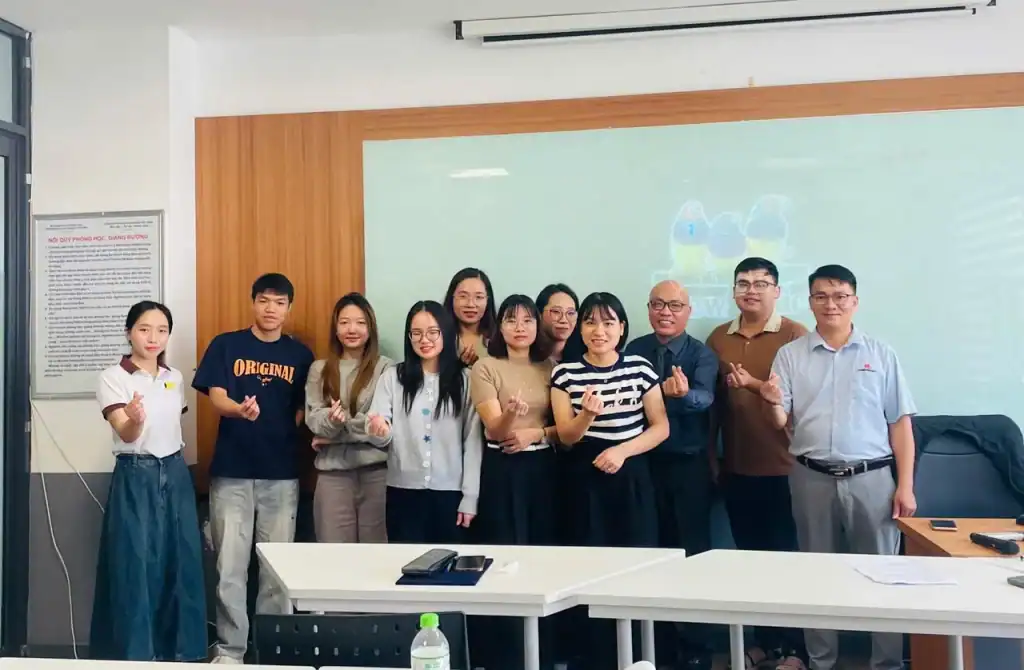 KHÓA HỌC ĐÀO TẠO KỸ NĂNG BÁN HÀNG VÀ CHĂM SÓC KHÁCH HÀNG CHUYÊN NGHIỆP