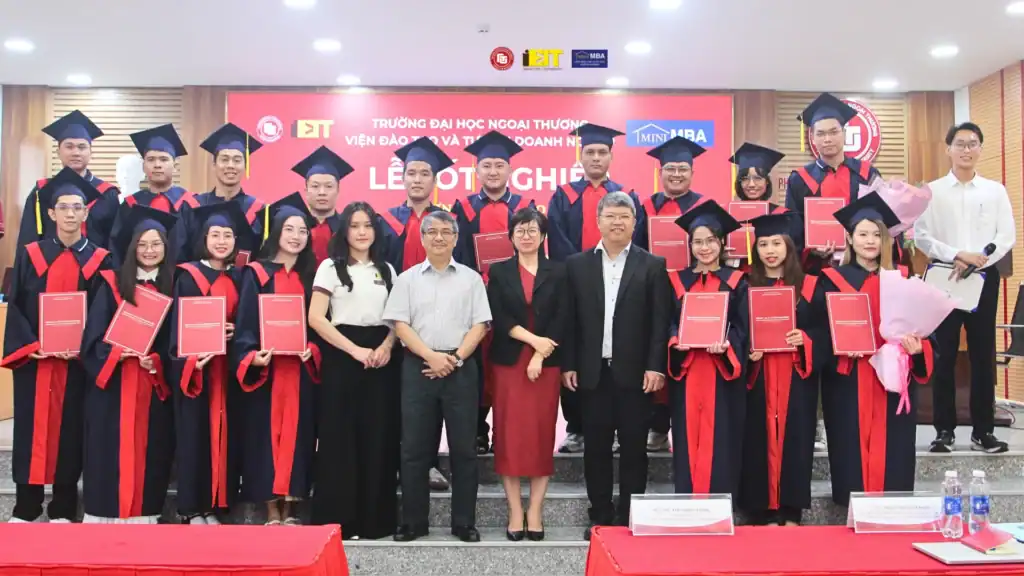 LỄ TỐT NGHIỆP CHƯƠNG TRÌNH MINI MBA K251.SG – DẤU ẤN CHUYÊN NGHIỆP, KIẾN TẠO GIÁ TRỊ BỀN VỮNG