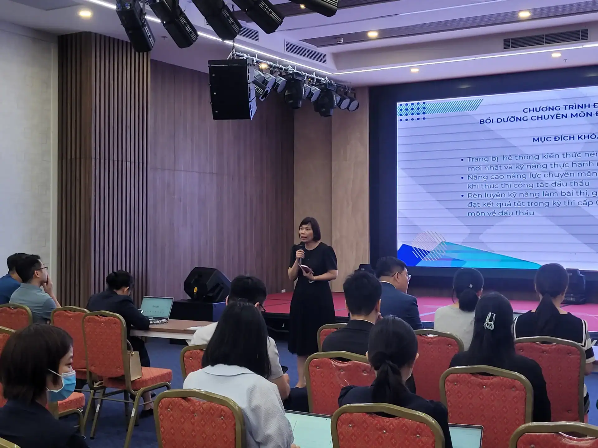 KHAI GIẢNG CHƯƠNG TRÌNH BỒI DƯỠNG NGHIỆP VỤ ĐẤU THẦU CƠ BẢN CHO VINMEC SMART CITY