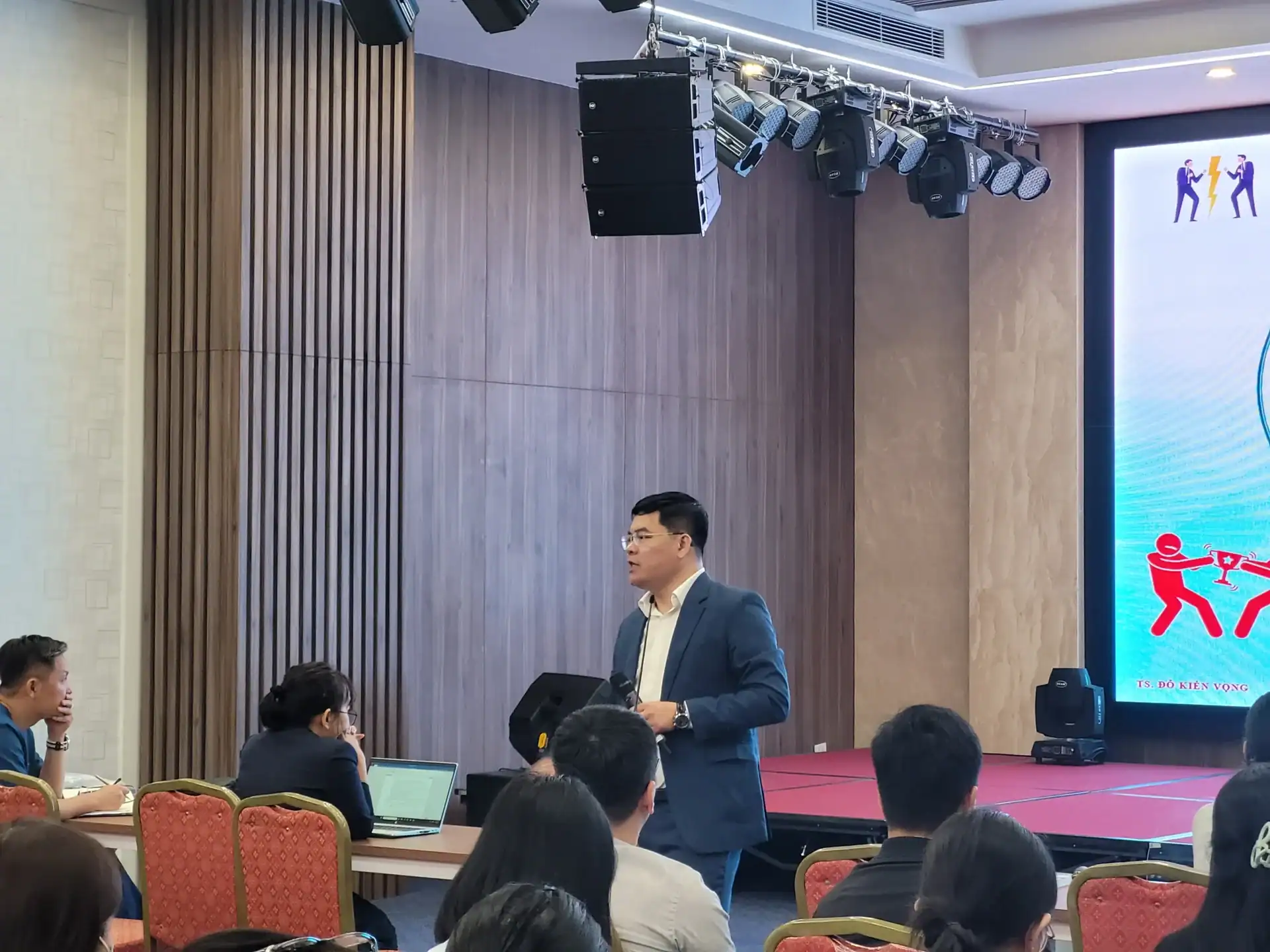 KHAI GIẢNG CHƯƠNG TRÌNH BỒI DƯỠNG NGHIỆP VỤ ĐẤU THẦU CƠ BẢN CHO VINMEC SMART CITY