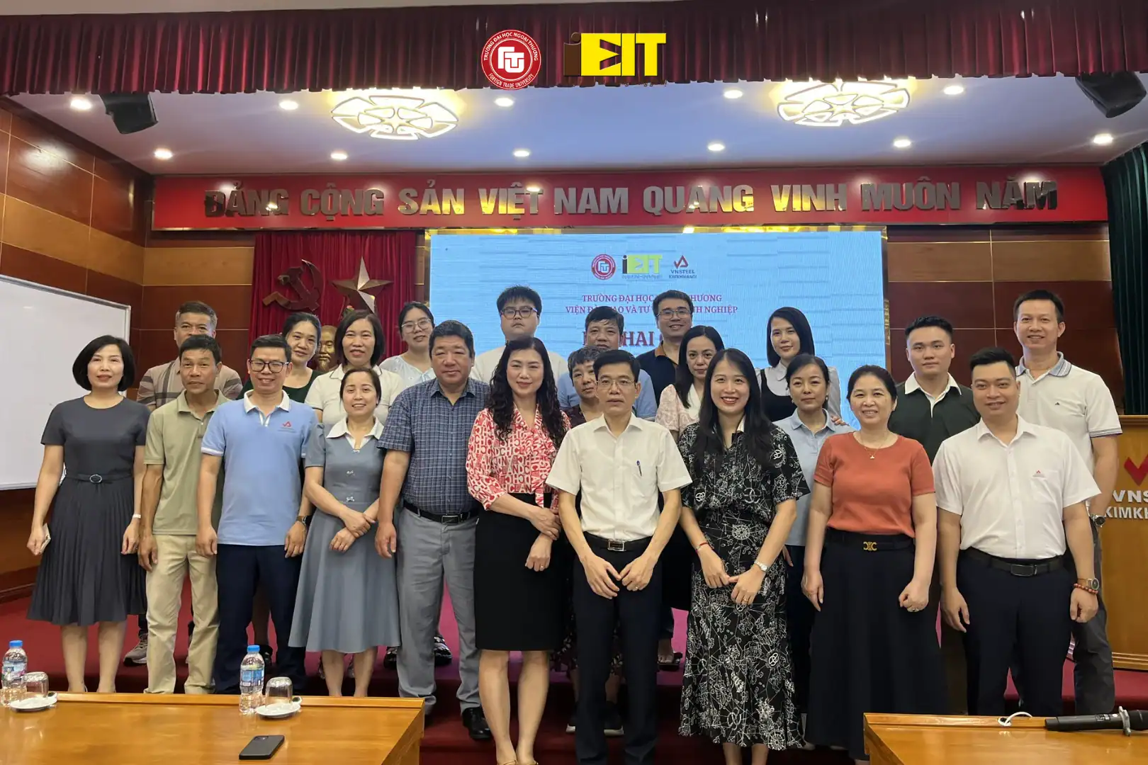 CHƯƠNG TRÌNH ĐÀO TẠO “KỸ NĂNG GIAO TIẾP VÀ XỬ LÝ TÌNH HUỐNG VỚI KHÁCH HÀNG CHUYÊN NGHIỆP” & “KỸ NĂNG MARKETING – BÁN HÀNG TRÊN NỀN TẢNG SỐ” CHO ĐỘI NGŨ CÁN BỘ NHÂN VIÊN CÔNG TY CỔ PHẦN KIM KHÍ HÀ NỘI – VNSTEEL 3 CHƯƠNG TRÌNH ĐÀO TẠO “KỸ NĂNG GIAO TIẾP VÀ XỬ LÝ TÌNH HUỐNG VỚI KHÁCH HÀNG CHUYÊN NGHIỆP” & “KỸ NĂNG MARKETING – BÁN HÀNG TRÊN NỀN TẢNG SỐ” CHO ĐỘI NGŨ CÁN BỘ NHÂN VIÊN CÔNG TY CỔ PHẦN KIM KHÍ HÀ NỘI – VNSTEEL