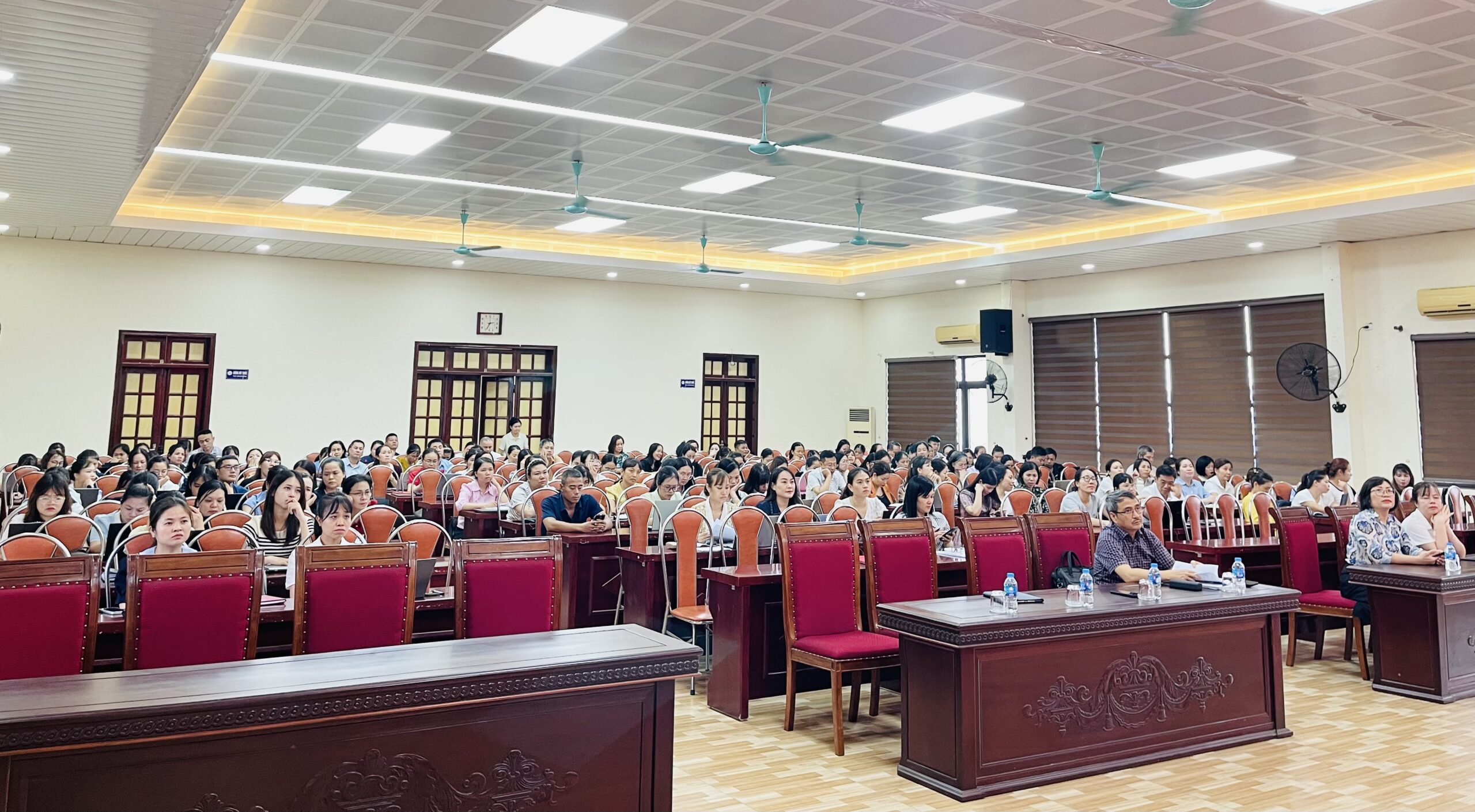 TẬP HUẤN HƯỚNG DẪN LẬP DANH MỤC SẢN PHẨM, CÔNG VIỆC GẮN VỚI PHƯƠNG PHÁP ĐÁNH GIÁ, ĐO LƯỜNG BẰNG KPI/OKR TẠI UBND XÃ THANH TRÌ, HÀ NỘI