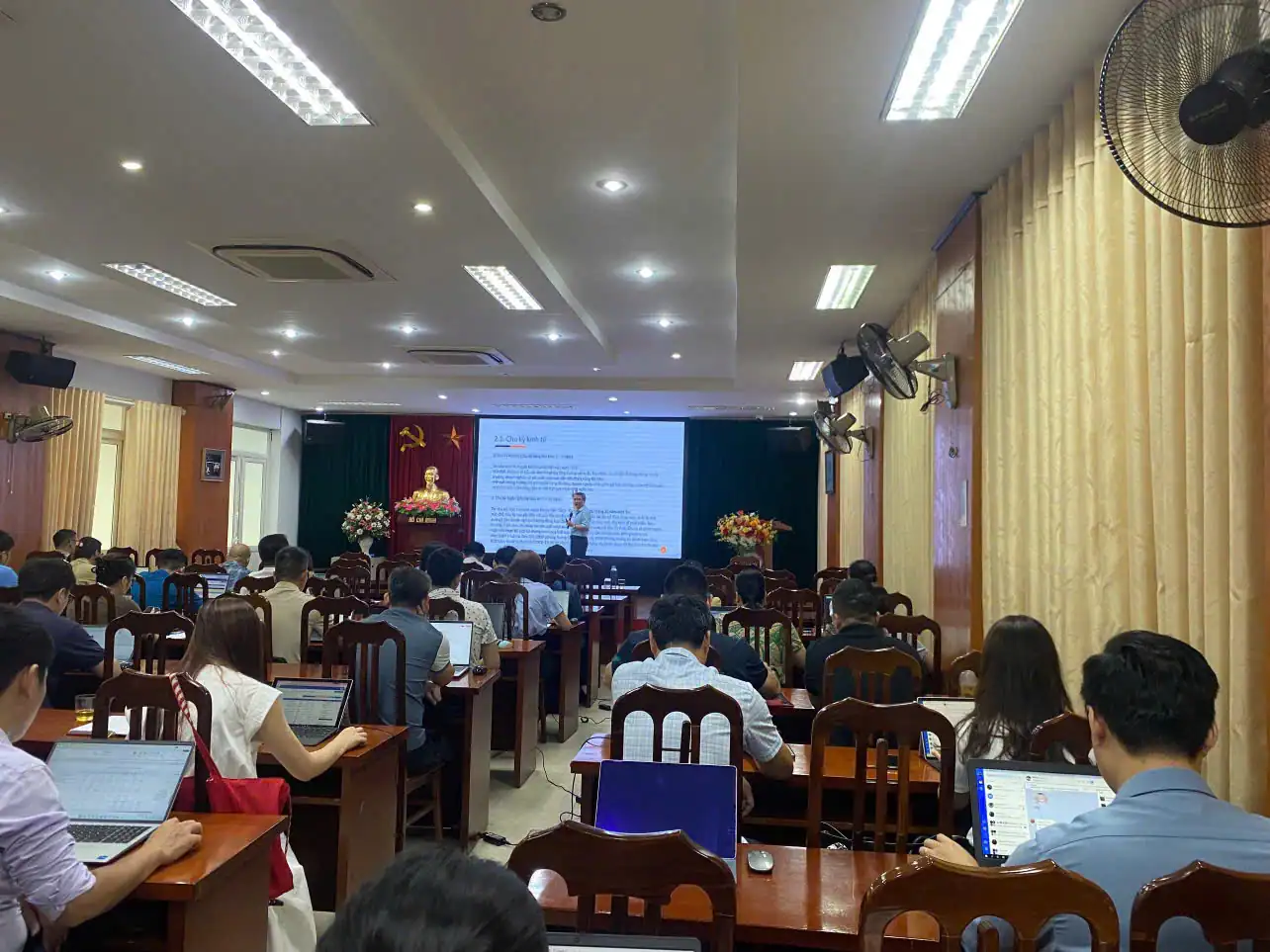 IEIT PHỐI HỢP TRƯỜNG QUẢN TRỊ KINH DOANH – VINACOMIN TỔ CHỨC CHƯƠNG TRÌNH BỒI DƯỠNG KIẾN THỨC PHÂN TÍCH KINH TẾ VÀ QUẢN TRỊ CHI PHÍ, PHÒNG NGỪA RỦI RO TRONG CÔNG TÁC KẾ HOẠCH 3 IEIT PHỐI HỢP TRƯỜNG QUẢN TRỊ KINH DOANH – VINACOMIN TỔ CHỨC CHƯƠNG TRÌNH BỒI DƯỠNG KIẾN THỨC PHÂN TÍCH KINH TẾ VÀ QUẢN TRỊ CHI PHÍ, PHÒNG NGỪA RỦI RO TRONG CÔNG TÁC KẾ HOẠCH