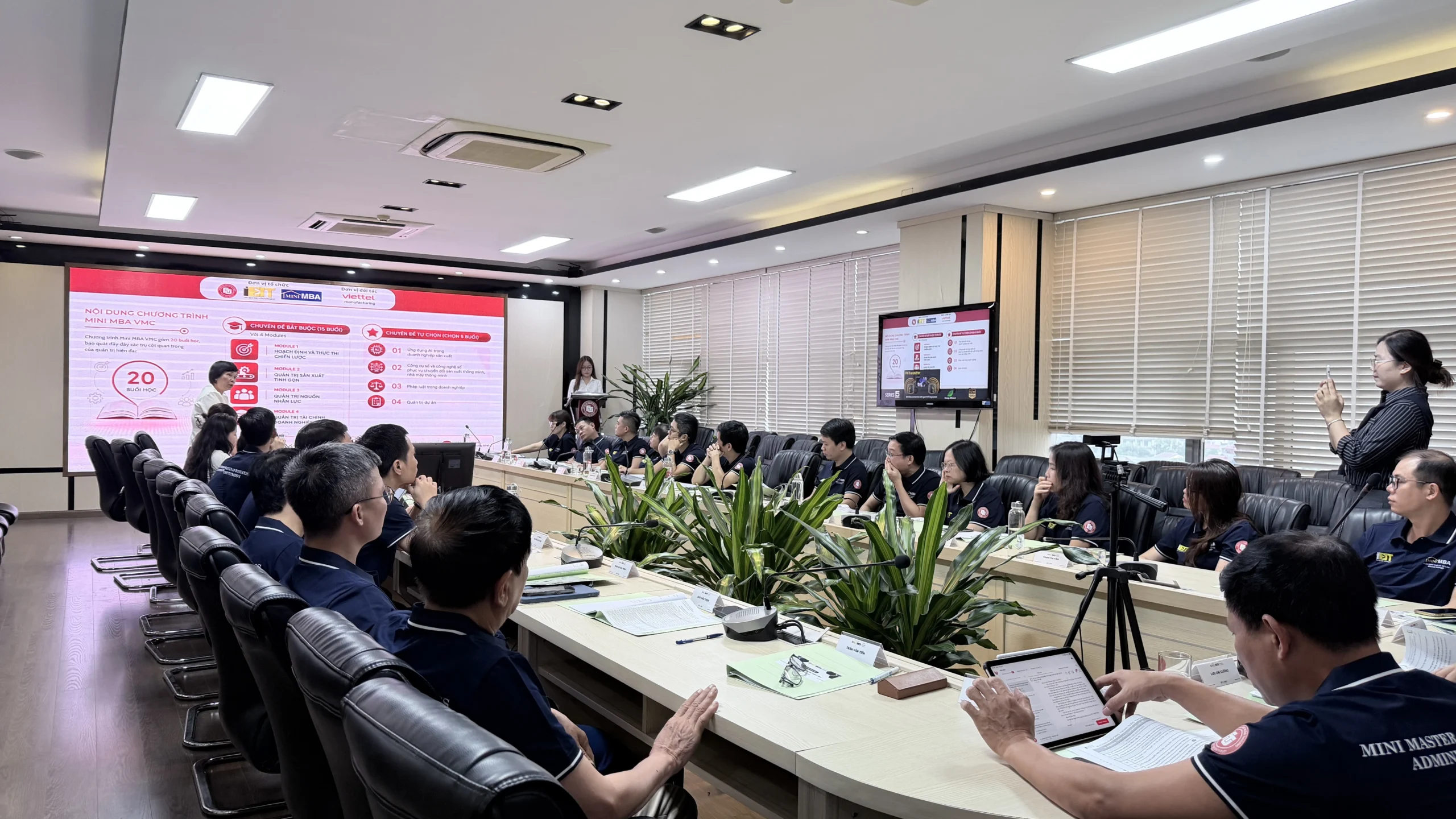 LỄ KHAI GIẢNG CHƯƠNG TRÌNH “QUẢN TRỊ KINH DOANH TINH GỌN – MINI MBA” DÀNH CHO CÁN BỘ QUẢN LÝ VMC