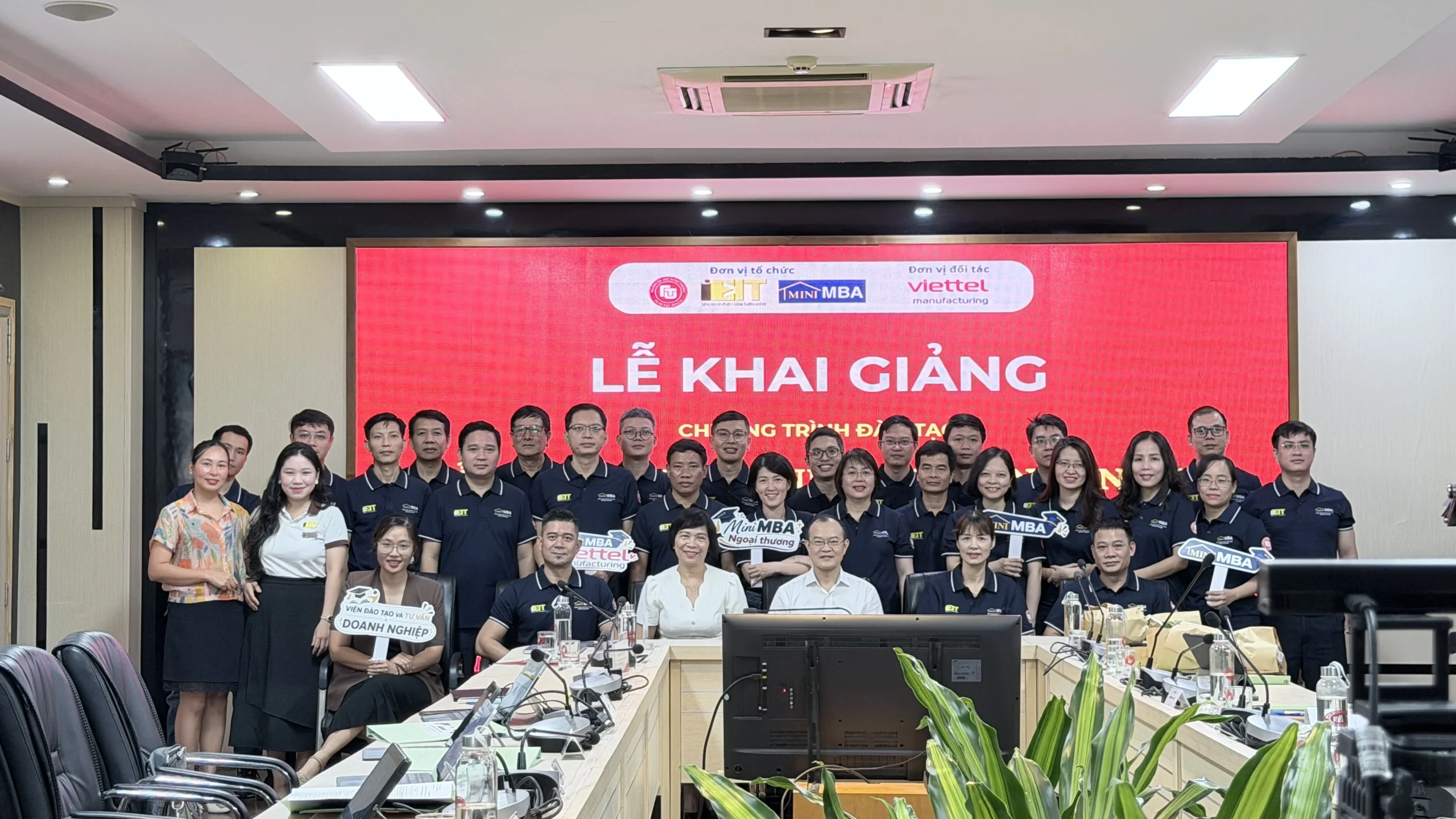 LỄ KHAI GIẢNG CHƯƠNG TRÌNH “QUẢN TRỊ KINH DOANH TINH GỌN – MINI MBA” DÀNH CHO CÁN BỘ QUẢN LÝ VMC
