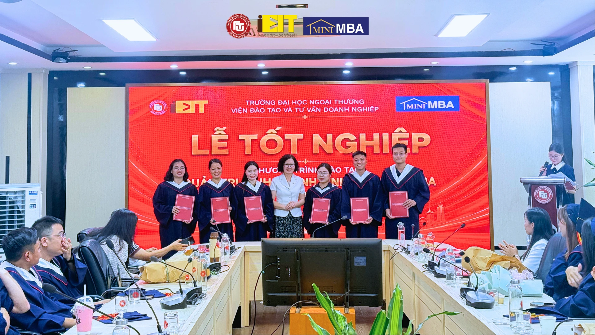 LỄ BẾ GIẢNG CHƯƠNG TRÌNH “QUẢN TRỊ KINH DOANH TINH GỌN – MINI MBA”: HÀNH TRÌNH TỪ KIẾN THỨC ĐẾN THỰC CHIẾN CỦA HƠN 40 HỌC VIÊN 4 LỄ BẾ GIẢNG CHƯƠNG TRÌNH “QUẢN TRỊ KINH DOANH TINH GỌN – MINI MBA”: HÀNH TRÌNH TỪ KIẾN THỨC ĐẾN THỰC CHIẾN CỦA HƠN 40 HỌC VIÊN